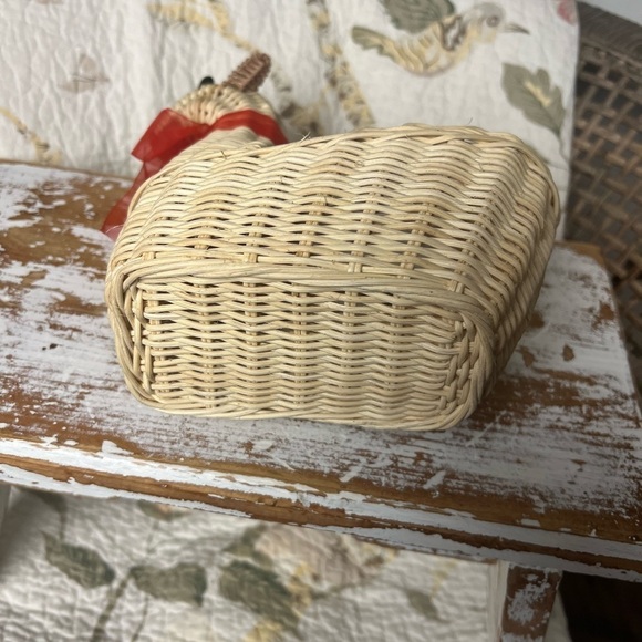 Vintage reindeer, wicker basket - Picture 5 of 5